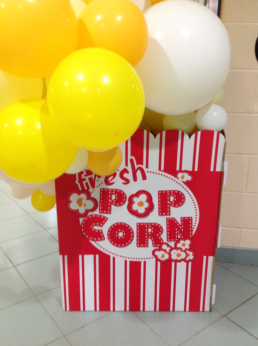 cci_ces's tweet photo. 🍿Corpus Christi CES Movie &amp; Pizza Night- what a  wonderful way to celebrate the end of the school year. Thanks to CSC for organizing the event, and parents, teachers &amp; students for joining! Thank you, Ms. Castro for the balloon decorations!📽️🍕 @RocchinaAntunes @YCDSB https://t.co/Yocbg6TWrO