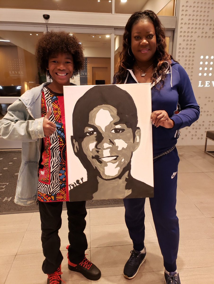 tygordonsworld's tweet photo. I remember this day like it was yesterday. I was upset and crying because I was working alot that day and hungry. Ms.  @SybrinaFulton told me to never let people see me lose control of my feelings and then she got me McDonald's.😁 I love her for that. Thank you Ms. Sybrina❤️❤️❤️ https://t.co/0FcXJe0h0o