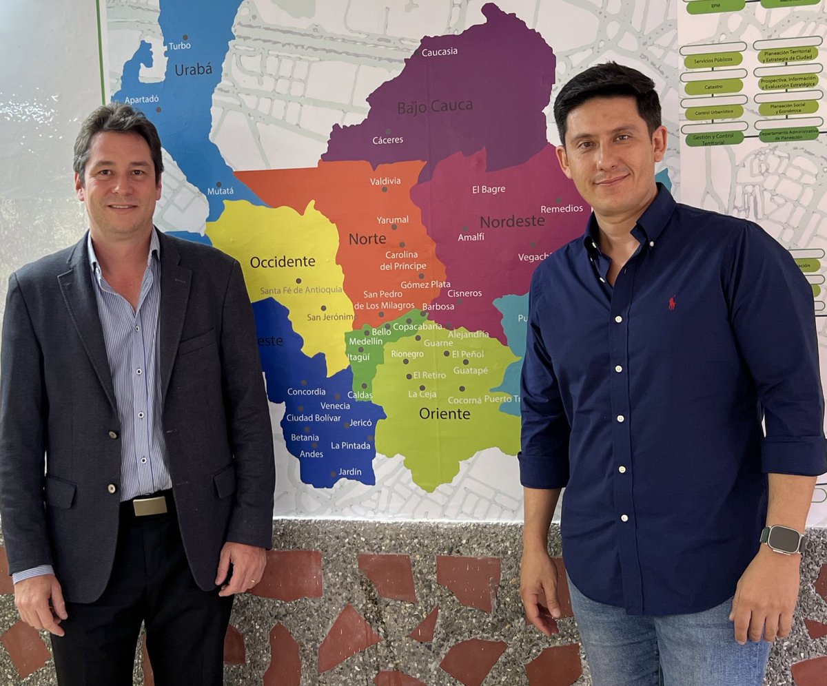 GaviraJuanN's tweet photo. @Chalabyf gracias por el tiempo y las ideas. Vamos adelante con la @MesaPyE y @SiempreCol_ la revolución que apenas comienza. Ayer logramos el primer hito, el futuro es promisorio. https://t.co/l2QAcuN5Cj