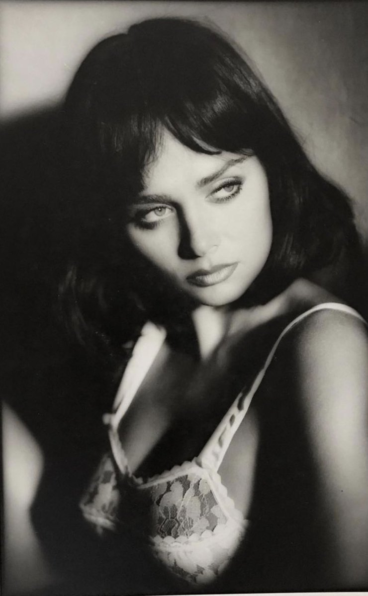 RealCarrieLeigh's tweet photo. Modeling Days
Portrait By Allison Reynolds 
Taken At The Playboy Mansion 1980’s
#portraitphotography #Portraits #blackandwhitephotography #TopModel #1980s #PlayboyMansion #beautifulFace #AmazingPicture #CelebritiesPortrait https://t.co/4495ofgOrV