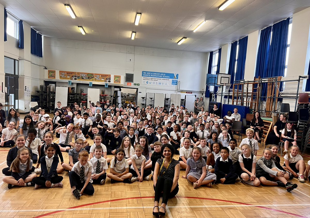 RozaSalih's tweet photo. Today at St Monica's Primary School,
@St_monicas_prim Pupils celebrating refugee week ♥️ #RefugeeFestScot #GreaterPollok #glasgowgirls 
Thank you for your warm welcome 🤗 https://t.co/0LYC0rS2oG
