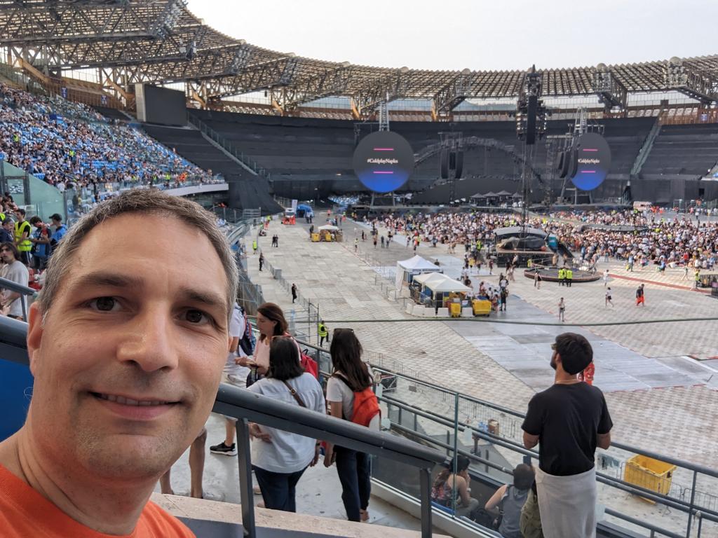 Here we are 😀 #ColdplayNaples