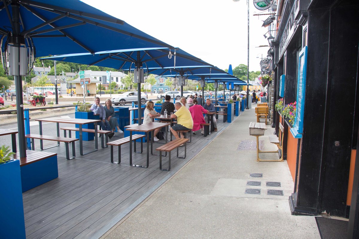 Corkcoco's tweet photo. 📣 Exciting news for food lovers in #Bantry! We have just unveiled brand new European-style permanent outdoor dining facilities in the town center, enhancing the culinary experience for residents and visitors.

➡️ Find out more: https://t.co/ozg8KUFfg5 https://t.co/Jt4XpaOeJo