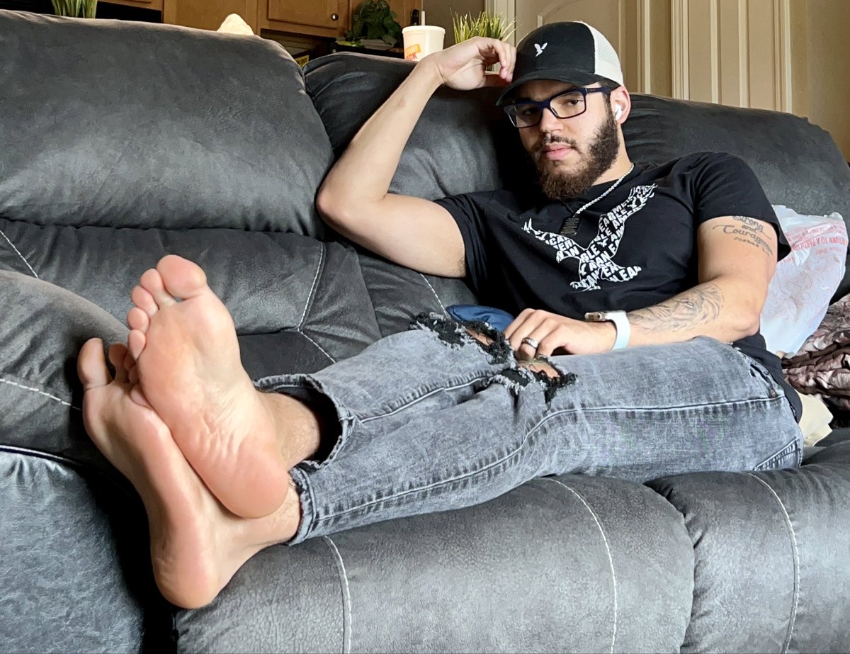 MixedBoyFeet99's tweet photo. 🦶FREE ONLYFANS🦶
Just a couple more day for this #freeonlyfans don’t miss out on my #feetcontent! Link below👇🦶 #feet #feetfethish #FeetPictures #gayfeet #malefeetlovers #malefeet #onlyfansFree #onlyfans #feetfinder 
 👇🦶👇
https://t.co/6PDtE2Du4o https://t.co/cu2rP401QP