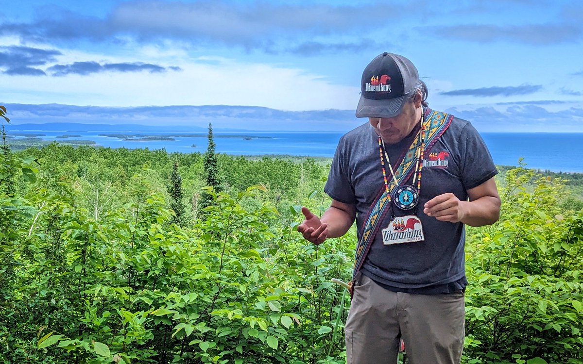 Happy #SummerSolstice & #NationalIndigenousPeoplesDay! 🖤❤️💛🤍 We're in the midst of #NationalIndigenousHistoryMonth & it's important to recognize & celebrate the traditions, heritage, diversity & resiliency of First Nations, Métis & Inuit communities across Turtle Island! [1/8]