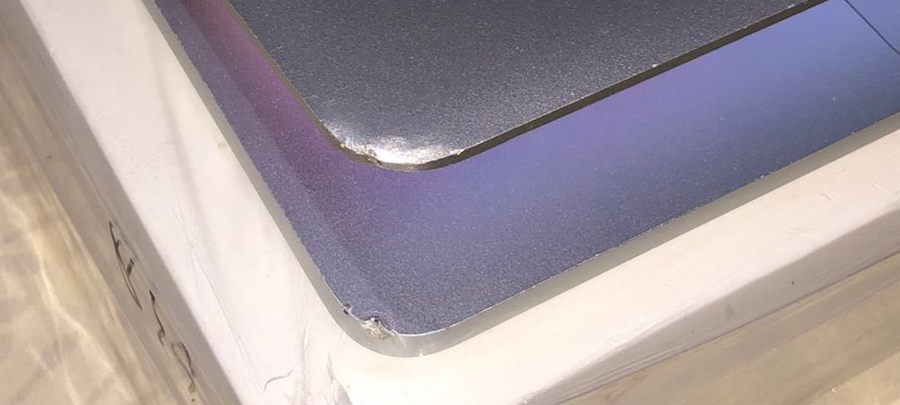 gt! Mau nanya dongg kalo jual macbook pro 2015 minus nya cuman ada dent fisik kayak difoto trus sama speaker yg pecah laku around berapa yaa sekarang? Trimss
