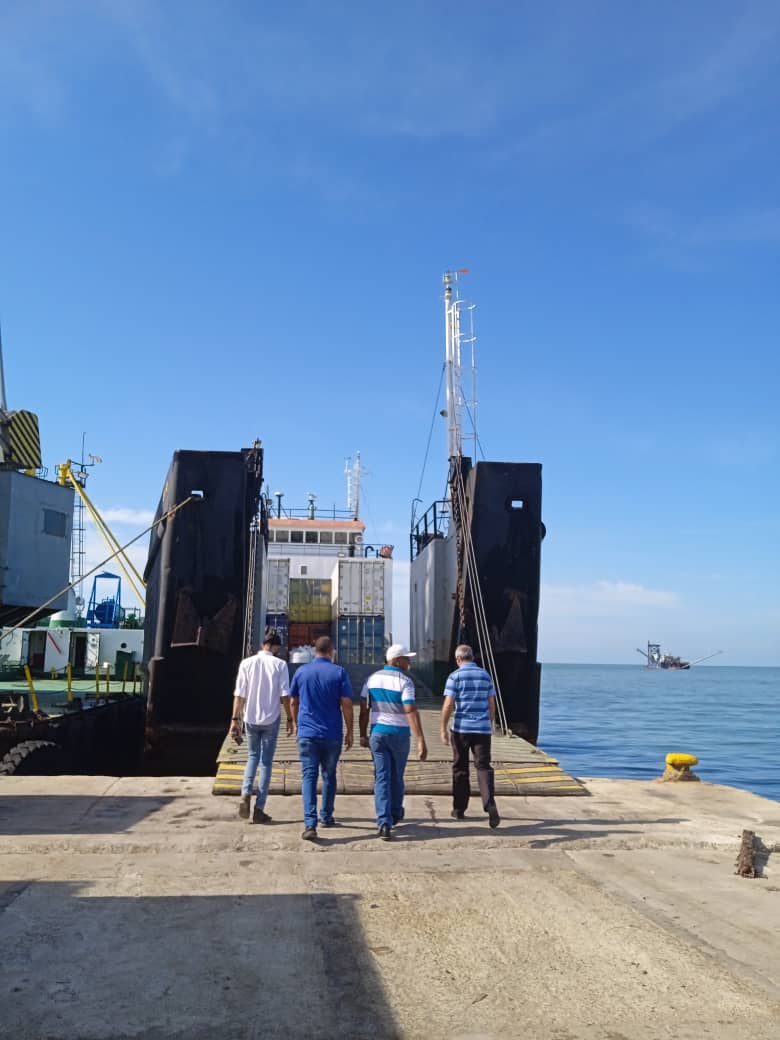 transcargocuba's tweet photo. Visita de trabajo a la Empresa de Servicios Portuarios de Batabanó. Participan en el recorrido el Director General de la Empresa Transcargo Jorge Lara Téllez, el Director de la UEB de Isla de la Juventud Cristóbal Hernández Espinosa y demás Directivos de la Empresa. https://t.co/z4PcePwvRT