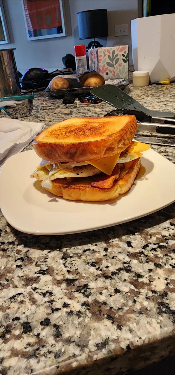 DiningCooking's tweet photo. Breakfast (for #Dinner) sandwich! Bacon, egg and cheese on Texas Toast!
#DinnerTonight #Tonight #WhatIsForDinnerTonight
https://t.co/rUQDSyjAce https://t.co/MHxaLgBbUJ