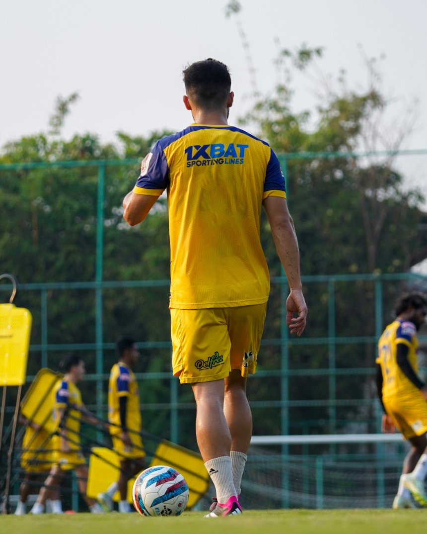 Yellow Army, can you #GuessTheBlaster? 🤔💭

#KBFC #KeralaBlasters