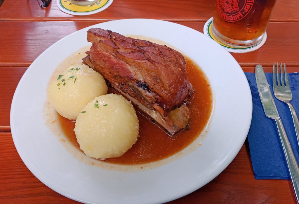 Juhuuu! Schäufele!! Bier!
#LebenwieGottinFranken