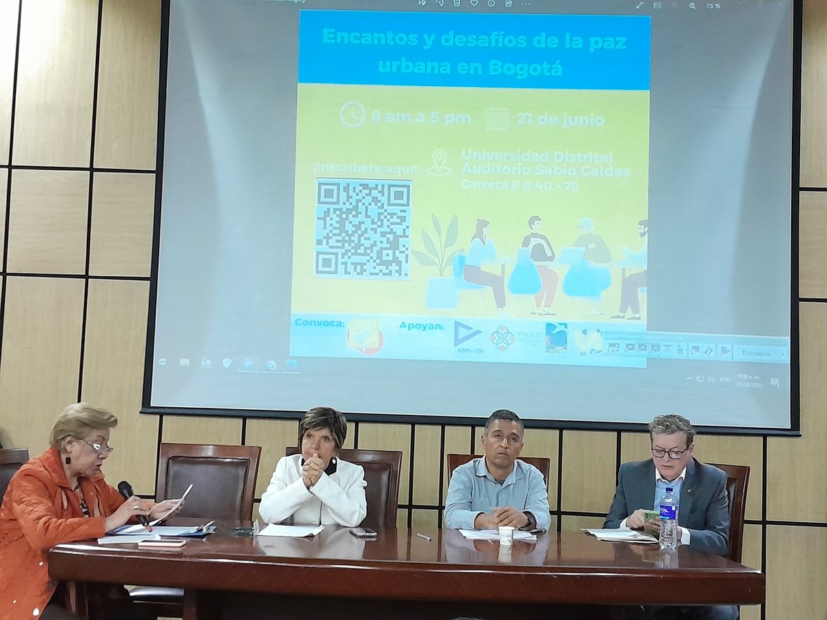 TamaraPaolAH's tweet image. @Educacionbogota Participando activamente en el encuentro &quot;Encantos y desafíos de la paz urbana en Bogotá&quot; organizado por la Comisión de Educación, Consejo Distrital de paz. #redespaz
@Deidamiapiensa @EdnaBonillaSeba