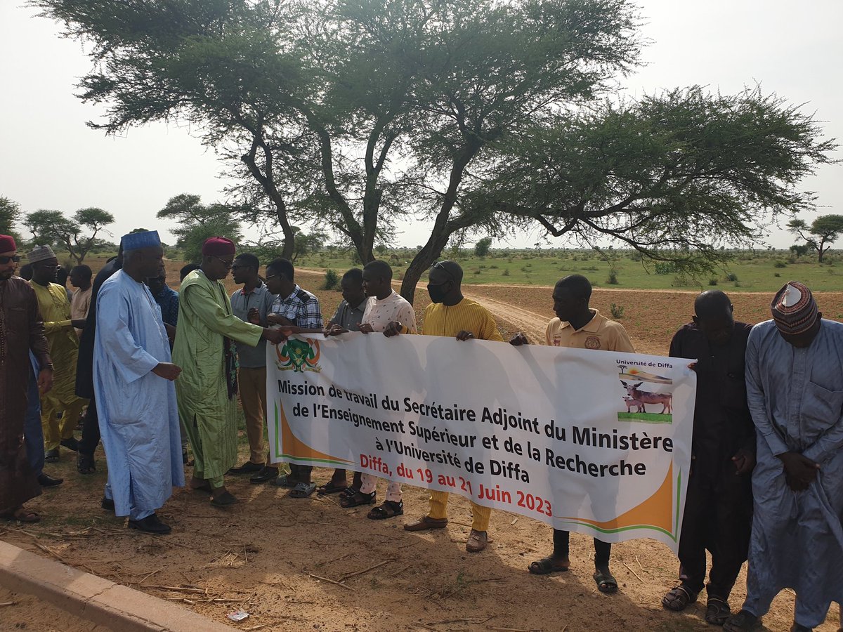 UniversiteDiffa's tweet photo. Mission de travail à l’Université deDiffa @UniversiteDiffa du Secrétaire Général Adjoint du Ministère de l’Enseignement Supérieur et de la Recherche, Pr Alio MAHAMANE #Diffa #Niger https://t.co/cgXsBZssBK
