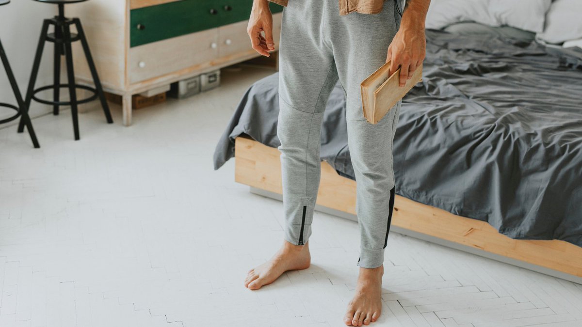 insidehighered's tweet photo. #CareerAdvice | The Soft-Pants Effect: Monica Chrambach Kucich and Jenny Weil Malatras explore why our students are struggling and often disengaged—and then offer some advice on how we can help. #HigherEd https://t.co/RTNrG2qJ2z https://t.co/O8rDqCMGBB