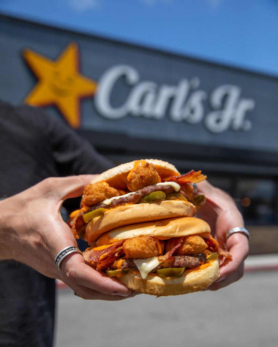 CarlsJr's tweet photo. Our boss couldn’t ignore the comments 😎 EL DIABLO IS BACK BABYYYYY https://t.co/WxFRONxHYs