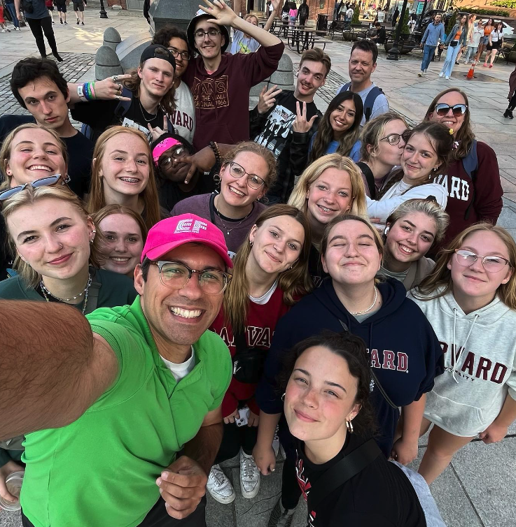 EF Explore America tweet media