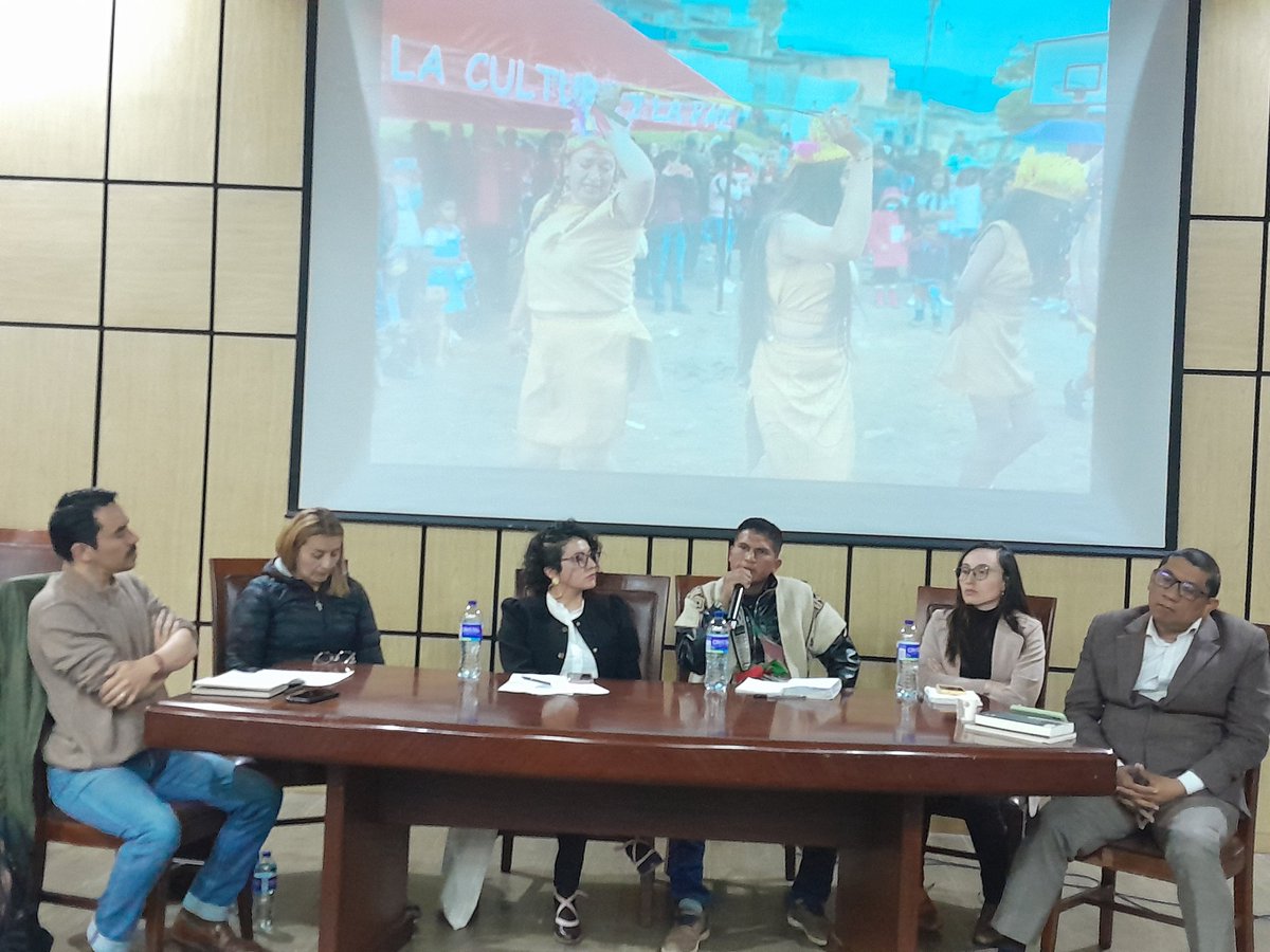 TamaraPaolAH's tweet image. @Educacionbogota Participando activamente en el encuentro &quot;Encantos y desafíos de la paz urbana en Bogotá&quot; organizado por la Comisión de Educación, Consejo Distrital de paz. #redespaz
@Deidamiapiensa @EdnaBonillaSeba