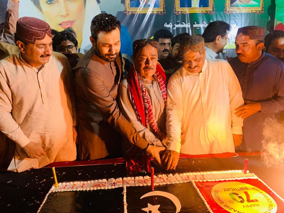 NSCorporation3's tweet photo. ضلع شہید بینظیرآباد کی جانب سےشہید محترمہ بینظیر بھٹو کی سالگِرہ حامد علی کلب میں منائی گئی جس کی صدارت ضلعی صدر ضلع چیئرمین علی اکبر جمالی نے کی
اس موقع پر جنرل سیکرٹری غلام شاہ لغاری انفارمیشن سیکرٹری راشد چانڈیو میئر قاضی محمد رشید بھٹی و دیگر عہدیداران اور ورکرز موجود تھے. https://t.co/0GBTrJDG5M