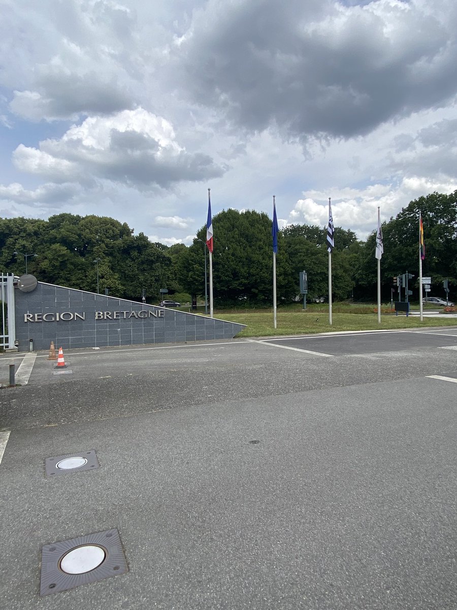 JustomLouis's tweet photo. Réunion à #Rennes pour la commission Jeunesse, égalité et citoyenneté. Encore pleins de thématiques et problématiques abordées pour les lycées bretons, sur le dérèglement climatique….

@AdeleChasle @GabyCadiou @LoigCG @regionbretagne https://t.co/6wiNBvjcyS