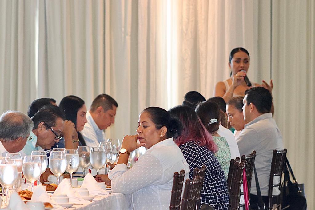 El Secretario de Turismo de Guerrero, Santos Ramírez Cuevas, estuvo presente en la sesión semanal de la Asociación Civil de Acapulco, Grupo Aca.

#SectuGuerrero