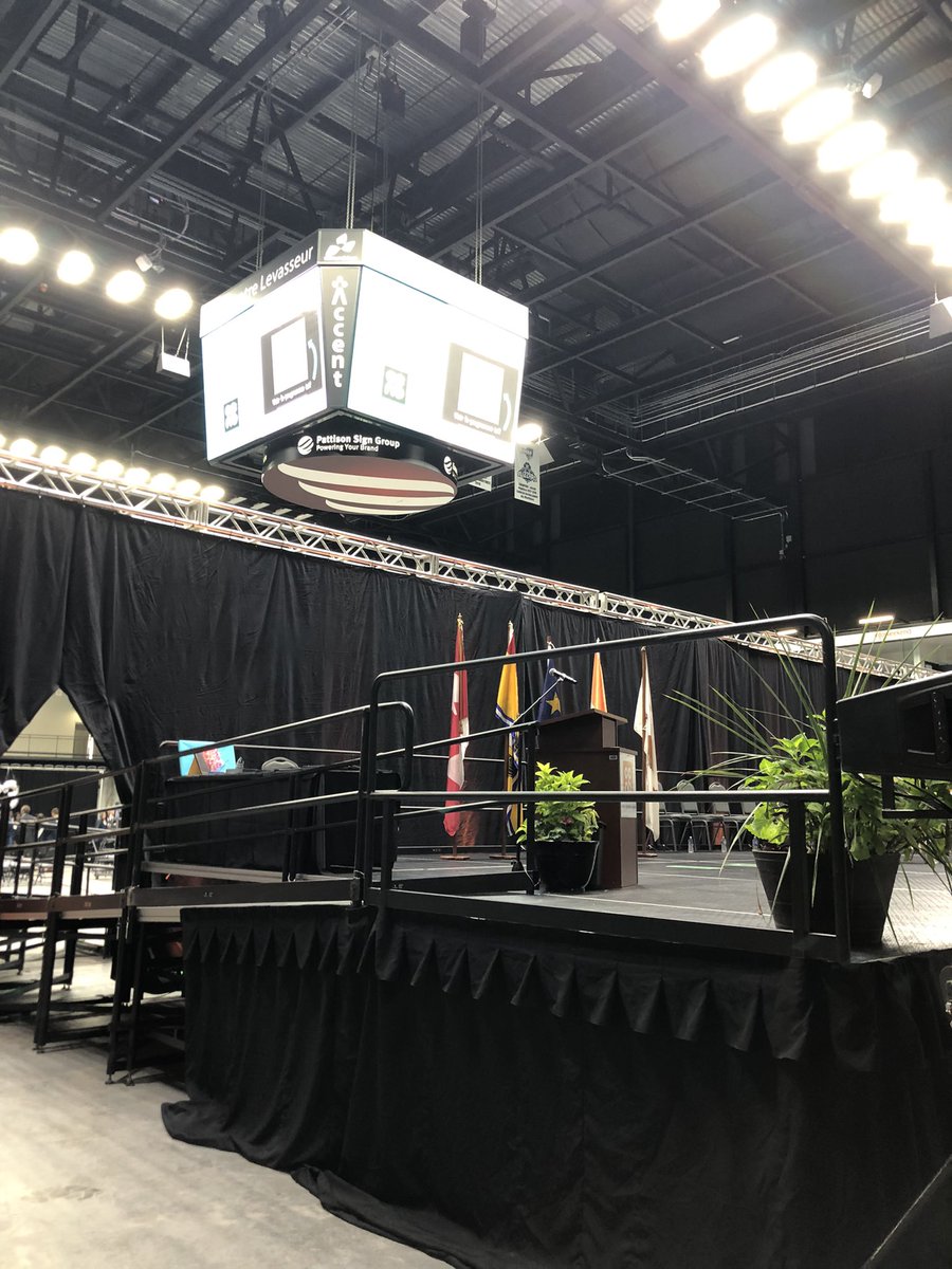 Les préparatifs vont bon train à #Edmundston pour la seconde cérémonie de fin d’année du <a href="/CCNBOfficiel/">CCNB</a> #CCNB2023