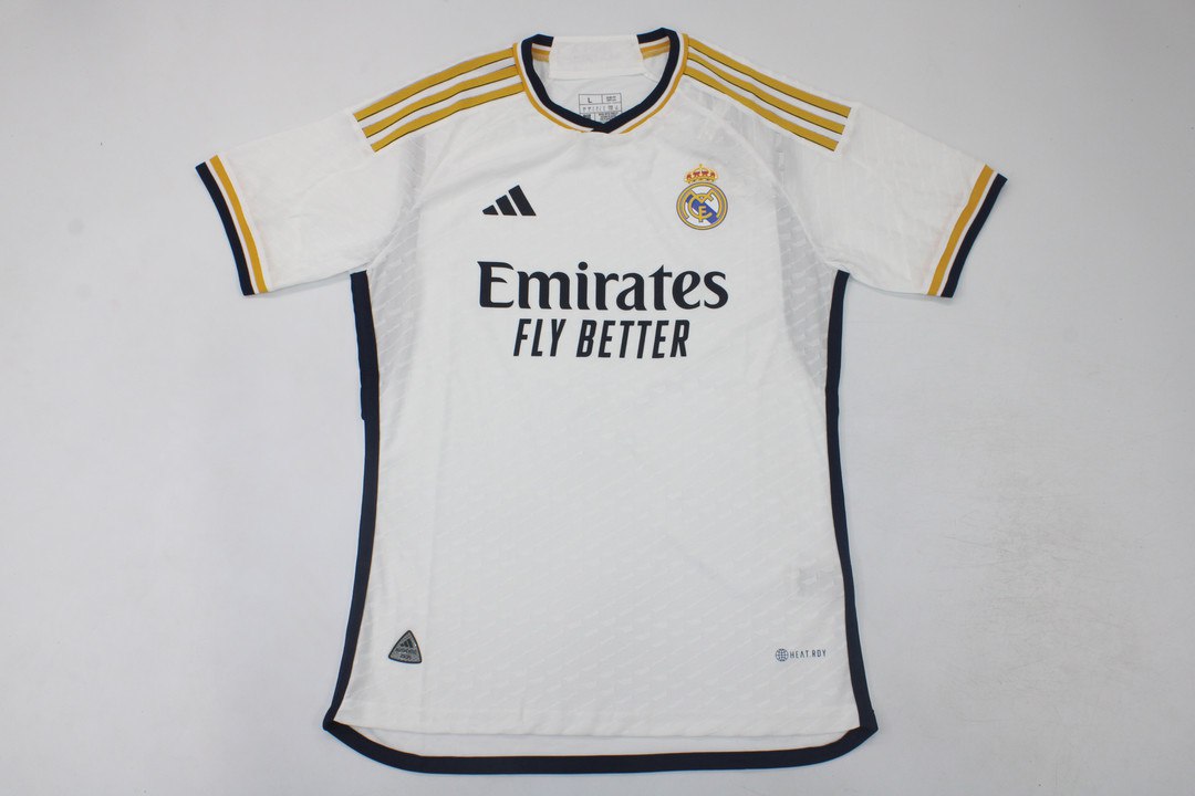 🚨 Vamos a sortear la nueva camiseta del Real Madrid entre todos los que den RT a este tweet y sigan a <a href="/WolfRMFC/">WolfRMFC</a> y a mí

El ganador lo anunciaremos el dia 24 de junio 🍀