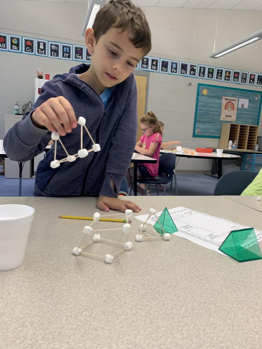 MsAlberty's tweet image. #STEMeducation  Having fun making different polygons at Summer Experience !!