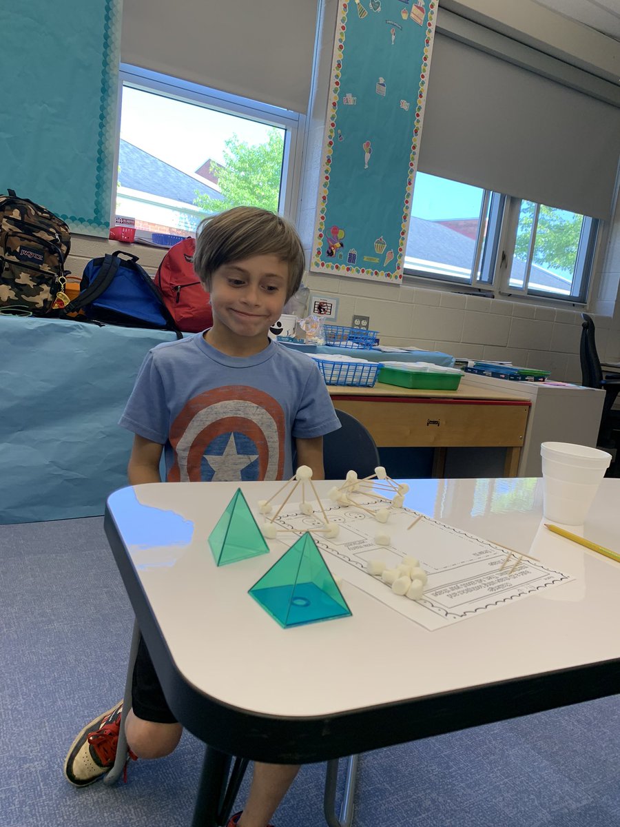 MsAlberty's tweet image. #STEMeducation  Having fun making different polygons at Summer Experience !!