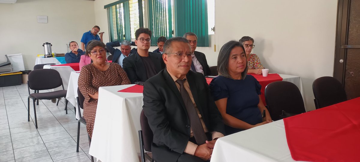 NaturalesUes's tweet photo. En el evento de entrega de reconocimientos se encuentra la Maestra Olga Tejada, Directora @ICMARES_UES  y el Maestro Oscar Amaya, Director @LABTOX_UES de la @UESoficial https://t.co/Yjy9ORWBPJ