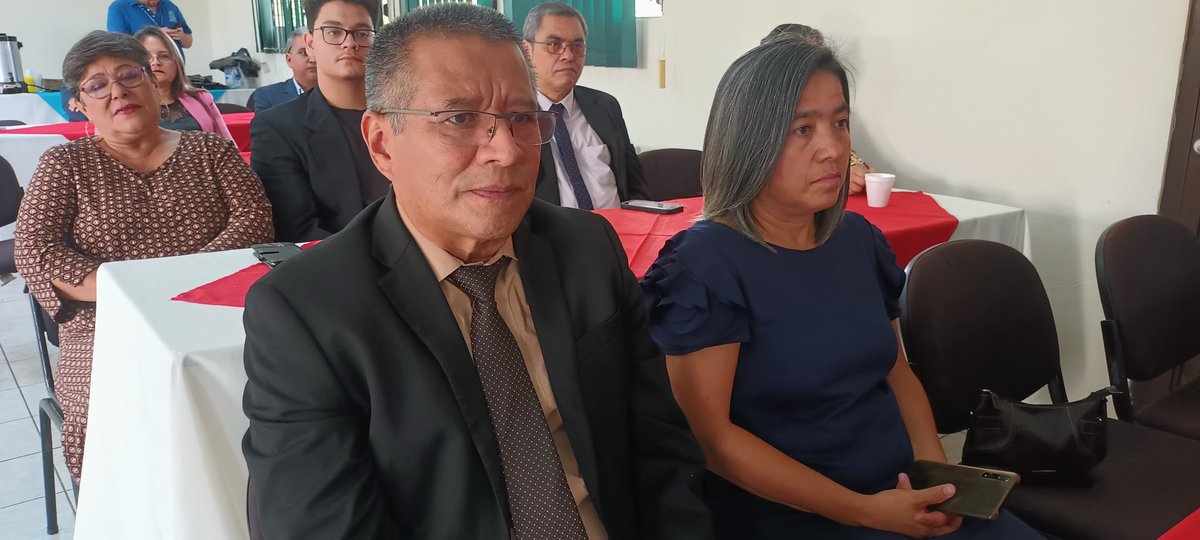 NaturalesUes's tweet photo. En el evento de entrega de reconocimientos se encuentra la Maestra Olga Tejada, Directora @ICMARES_UES  y el Maestro Oscar Amaya, Director @LABTOX_UES de la @UESoficial https://t.co/Yjy9ORWBPJ
