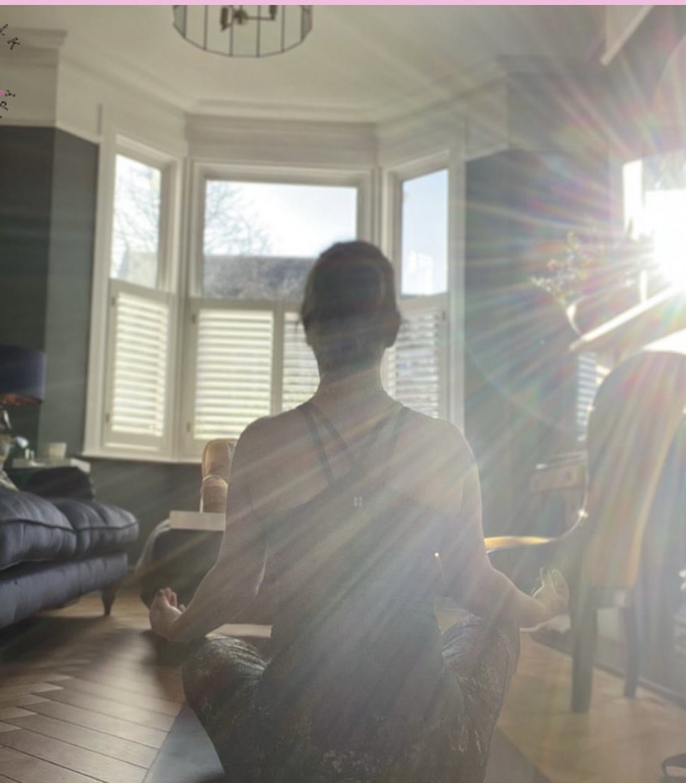 plays2talk's tweet image. Happy Summer Solstice… feeling gratitude for all that is light and radiant in my life. Welcoming in the power of playfulness and joy on all levels…. 🙏🏻          #summersolstice #yoga #gratitude #lookfortherainbows #learningandadapting #yogaandmeditation #TherapistsConnect