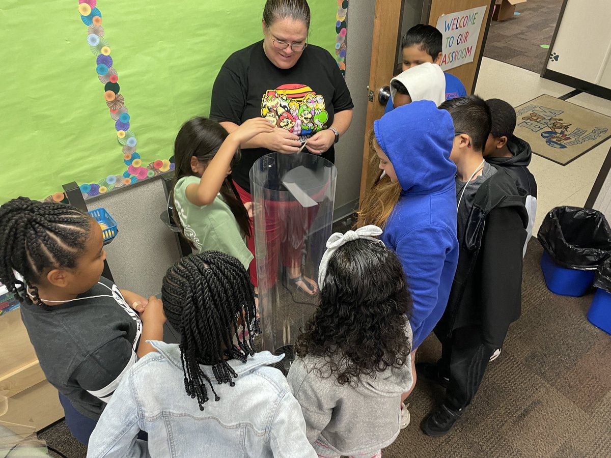 Ss in 2nd grade  @WHE_Whiskers RtA camp explore the effects of air with a vertical wind tunnel. @EiE_org #ReadtoAchieve #Science #SummerLearning #SummerReading #CabCoSchools