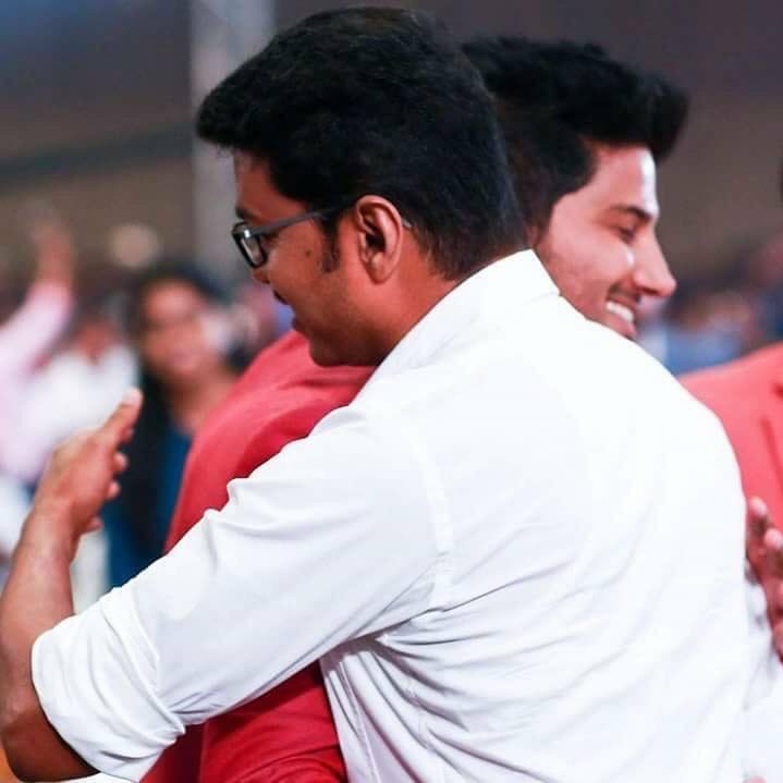 Team_DFO's tweet photo. Wishing a very happy birthday to the Samrat of South Indian Cinema Thalapathy @actorvijay anna on behalf of all @dulQuer fans around the globe !! ❤️🎉
Eagerly waiting for #Leo 🔥
#HBDThalapathyVIJAY #DulquerSalmaan #KingOfKotha #TeamDFO @Team_DFO https://t.co/uVqfjyZ0VD