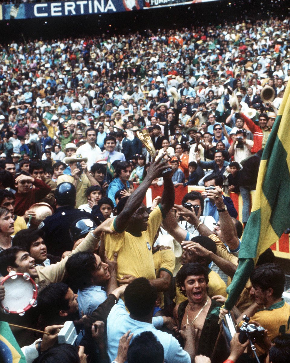 ¡𝗛𝗮𝗰𝗲 𝟱𝟯 𝗮𝗻̃𝗼𝘀! 🏆🏆🏆🇧🇷

@CBF_Futebol | #CopaMundialFIFA