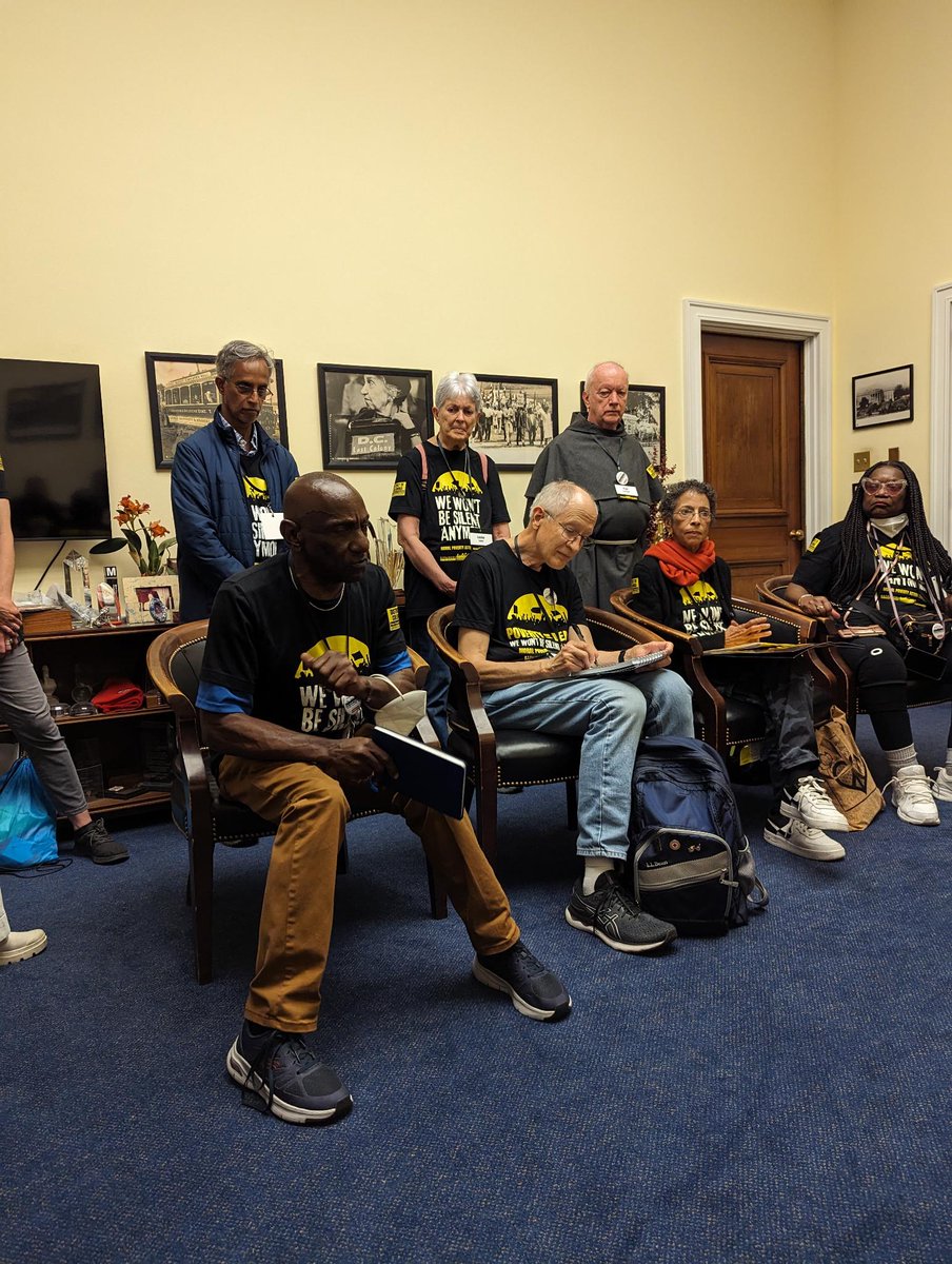 Yesterday the #PoorPeoplesCampaign visited 400 members of Congress to demand they address the crisis of death by poverty: the 4th leading cause of death in the US.

Thank you <a href="/EleanorNorton/">Eleanor #DCStatehood Holmes Norton</a> for a fruitful meeting, we look forward to our next meeting and to working together!