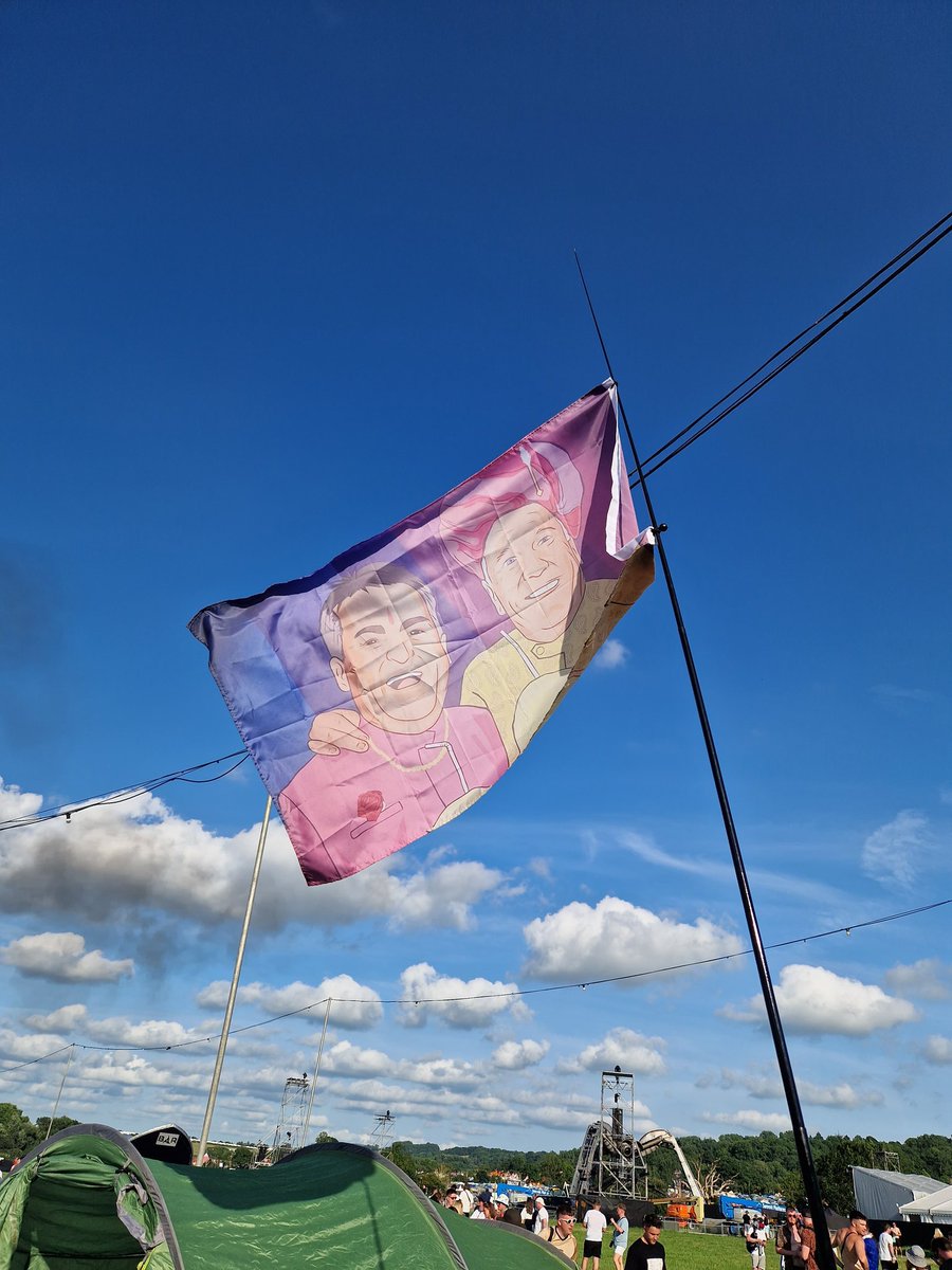 DanRafferty1's tweet photo. The Doha Curry Club has landed @glastonbury 

@FootballCliches @CDEccleshare @D_C_W https://t.co/MywbLYESsI