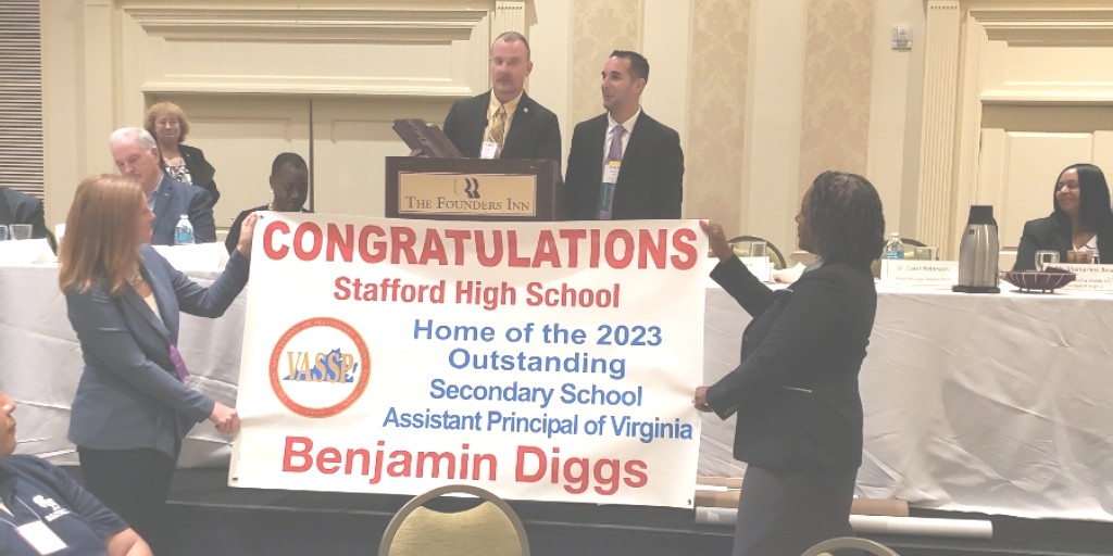 Congratulations to @shsindiantribe Assistant Principal Benjamin Diggs, who was officially recognized today by the Virginia Association of Secondary School Principals (VASSP)  as the 2023 Outstanding Secondary School Assistant Principal of Virginia.
@VaPrincipals 
#ElevateStafford