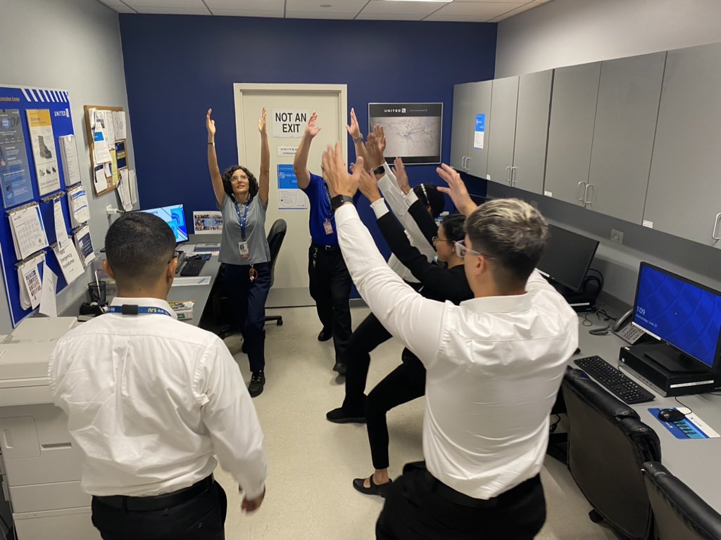 #TeamSJU ErgoDynamics Sesh with our New Hire Team. Warmups-Stretches- Techniques leading our teams success!  💪🏻 🏆 #NationalSafetyMonth #GoodLeadsTheWay 

@AOSafetyUAL @OJCordova1028 @XSandozUAL @Evecotto @secappanera @MannyPrieto3 @DJKinzelman @MikeHannaUAL