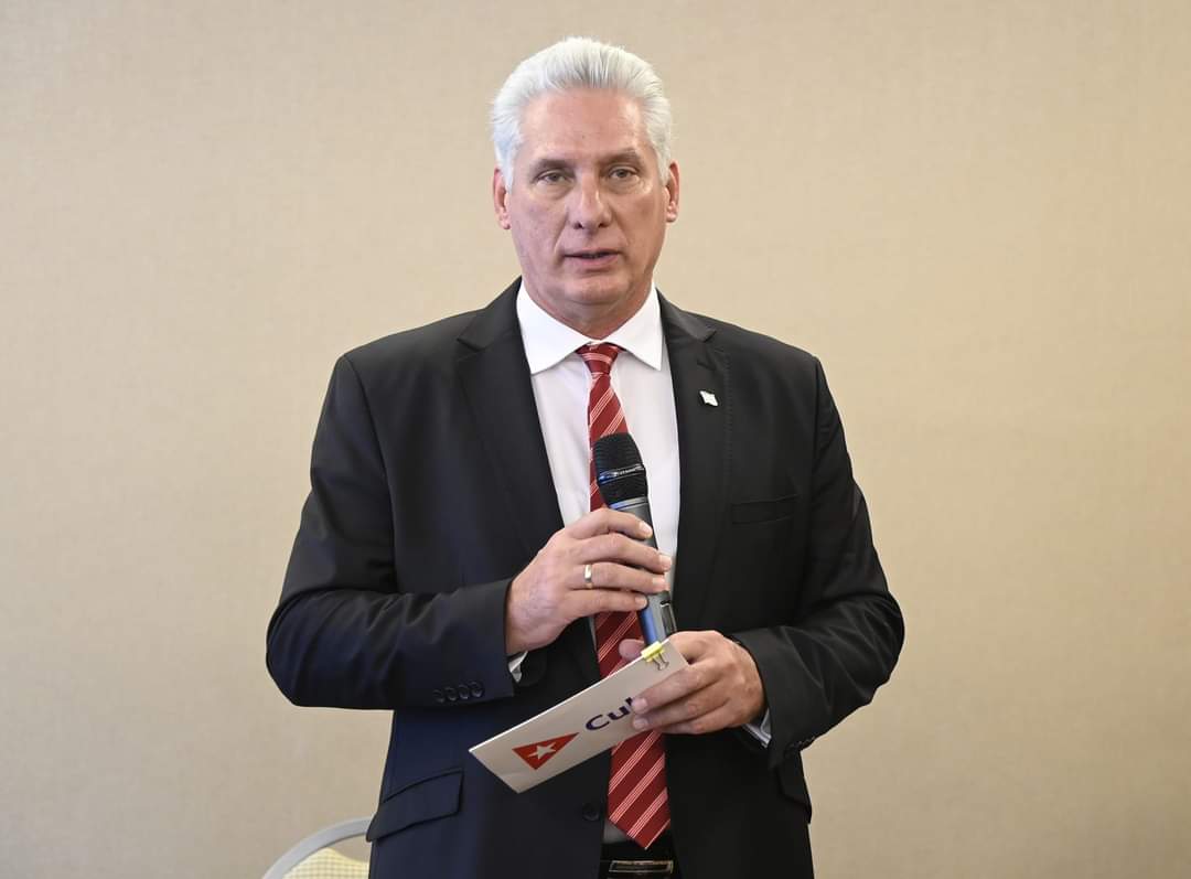 Un hombre que sin miedo enfrenta a la potencia más grande del mundo. 

Los cobardes critican, los buenos trabajan.
#Cuba