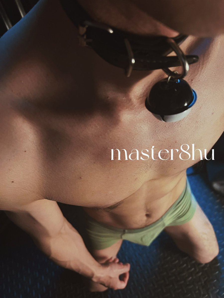 No.18 笼中犬 续
笼中骚狗如今已经狗姿在你的面前，是想去蹂躏他，让他臣服在你的脚下，让他求饶，让他呻吟，还是把精液灌进他的狗穴。
还是？
闻舔他的黑袜，让他匍匐在你的背后抽插，让你做更下贱的那条奴下畜生。我想，你心里很清楚答案