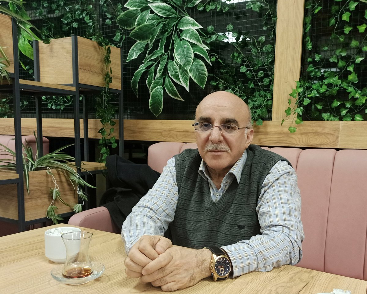 Yorgun bir akşam üstü bir bardak çay iyi geldi.