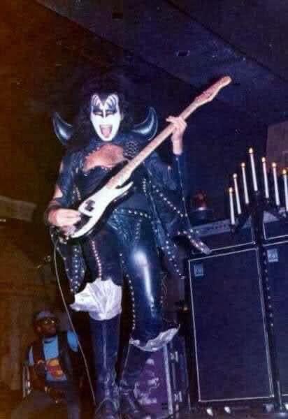 Is Gene Simmons an underrated bass player?
#70sKISS
#KISS50