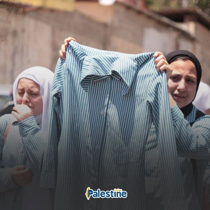 15 years old Palestinian girl mercilessly shot dead by #IsraeliOccupation Forces. Her classmates lifted her funeral n mourn the death of their innocent friend. #freepalestine #PalestineResists #Palestinianlivesmatter #IsraeliTerrorism #IsraeliCrimes #FreeThemAll