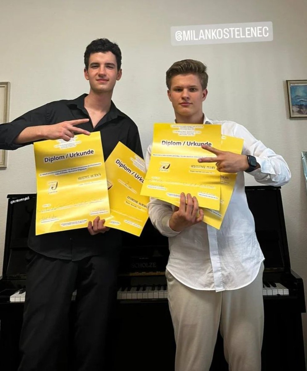 🤩 Naši filharmonici Milan Kostelenec a Antonín Kratochvíl sklidili úspěchy na mezinárodní soutěži! 😎

Přečtěte si více 👇
kraloveckafilharmonie.webnode.cz/l/190623/uspec…

#kralovecphil #philharmonic #violin #Competition #music #ClassicalMusic