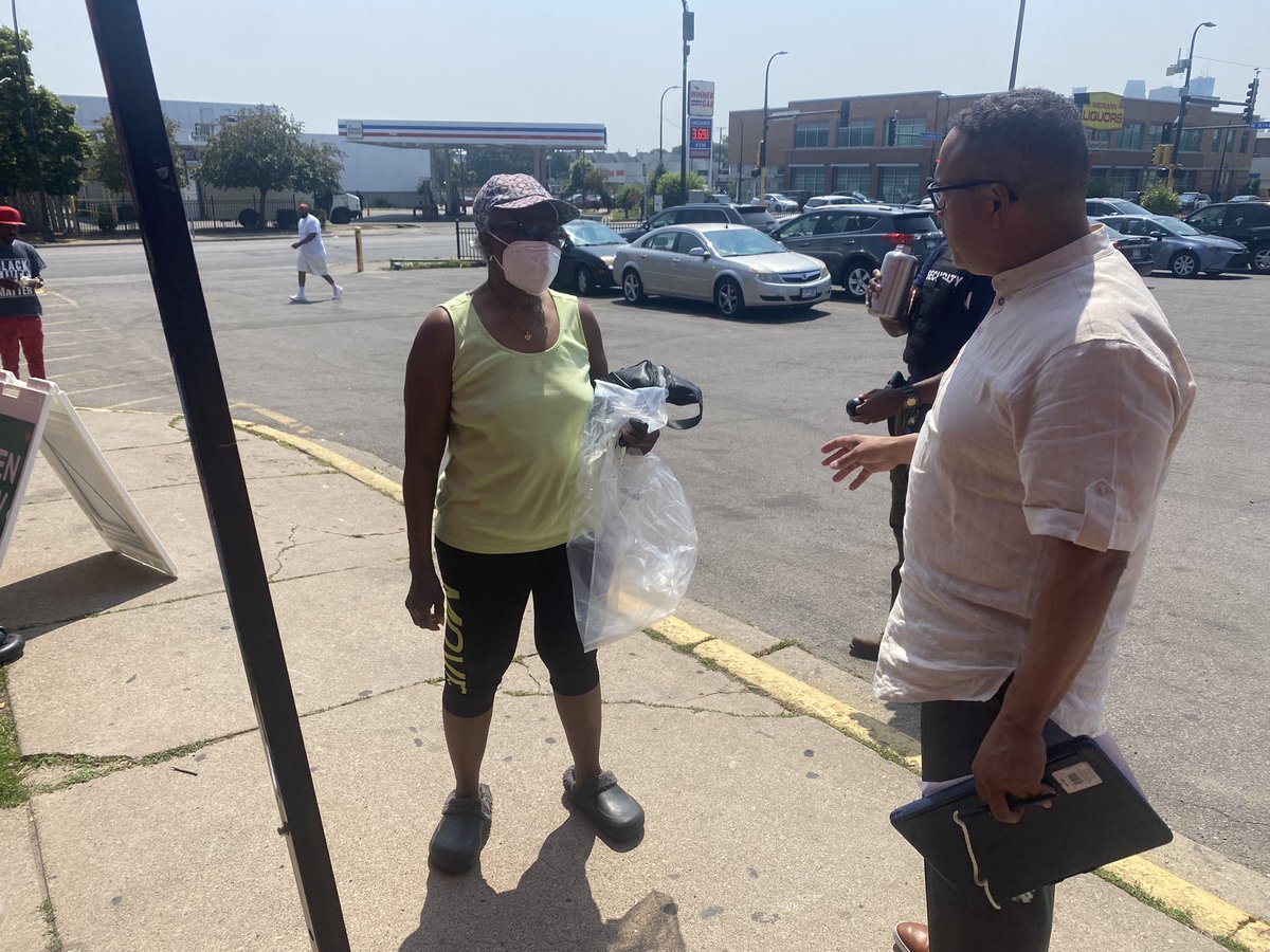 AGEllison's tweet photo. Spent my morning chatting with neighbors at Sanctuary Church in North Minneapolis and handing out food to those in need. Thank you @2harvest for keeping the community fed. #EndHungerTogether https://t.co/goyLV4nhPE