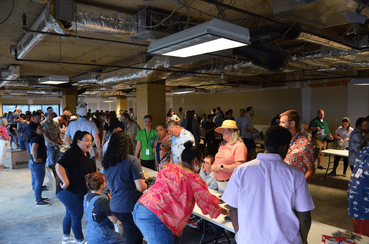 IridiumComm's tweet photo. This Iridium #ImpactDay, our team in Virginia packed meals and school supplies for children of all ages in need for the Northern Virginia Family Service (@nvfs)

Truly global starts local 🌐 #IridiumCares https://t.co/SdpL5nWY34