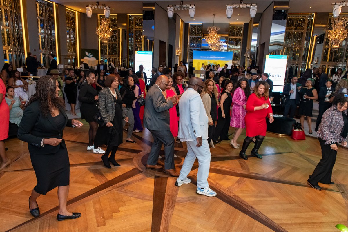 ImmersiveStrat's tweet photo. #NewWork LISC NYC’s 2023 Big Apple Gala at the iconic Rainbow Room, brought to life by Immersive Strategies. Celebrating “New York City’s Ecosystems of Equity” https://t.co/AUz3d3Givf