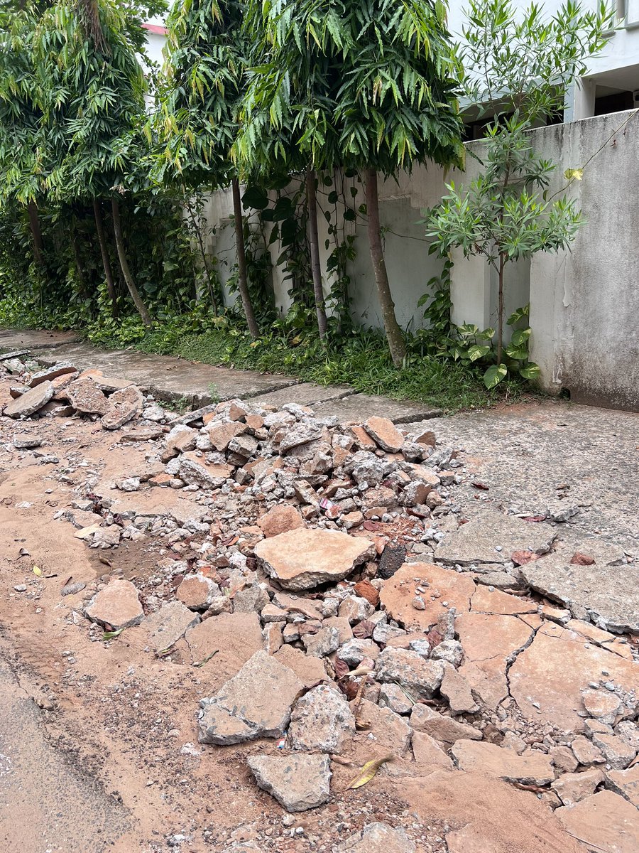 pratyushb90's tweet photo. 24hrs water supply work to each household &amp; the untidy work of the contractor designated. @OdishaWater  @_anugarg it’s been more than a month each housefront is dug up and the debris isn’t cleared. @bmcbbsr fines private players putting constn materials on road,pls look into it https://t.co/3z89qDLpI4