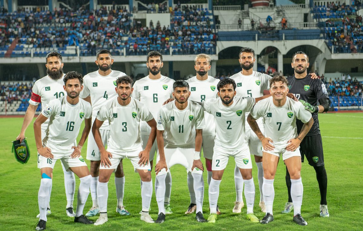 Shoaib_Jatt's tweet image. Dear Team 🇵🇰 
🇮🇳 is playing dirty game with you since you landed in 🇮🇳, 
🛑They misbehaved as govt officials
🛑They misbehaved as team officials
🛑They misbehaved as spectators
But don&apos;t worry, believe me 🇵🇰 &amp;amp; ⚽️ lovers are behind you
Chin up &amp;amp; keep your heads high
🇵🇰 زندہ باد