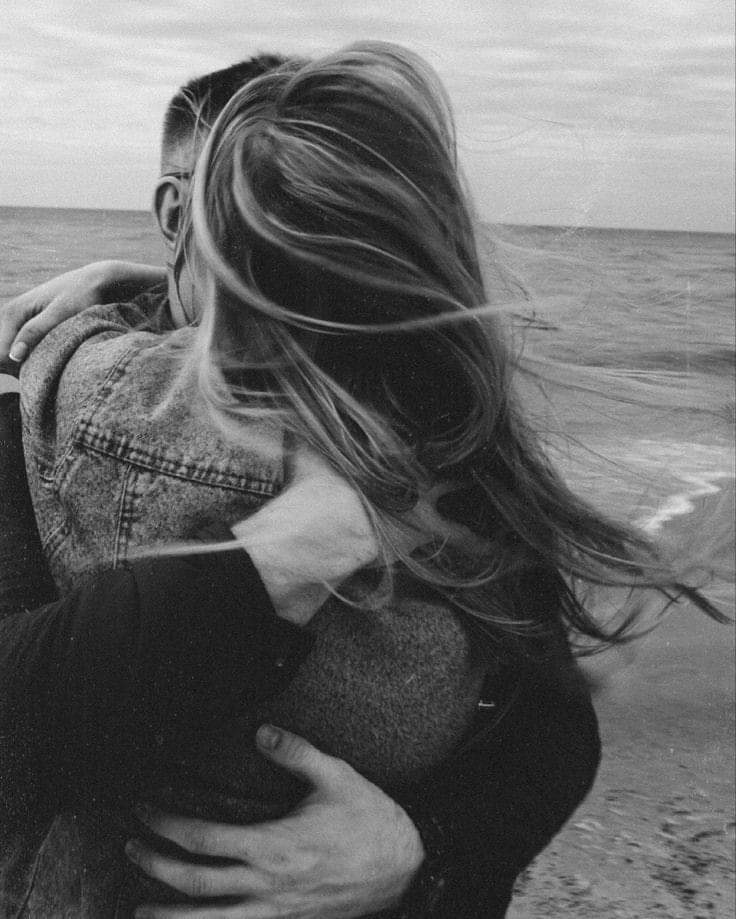 Angy0479's tweet photo. #Buonaserata così 💞
Vai da lei. Corri il rischio. 
Il tempo si mangia i momenti più belli
(ma l'importante è viverli).
L'occasione si crea già al primo sguardo.
E se per caso hai paura pensa ai baci che, potenzialmente ti stai perdendo.
Non deve per forza andar male, non credi? https://t.co/PTRSrxrvhr