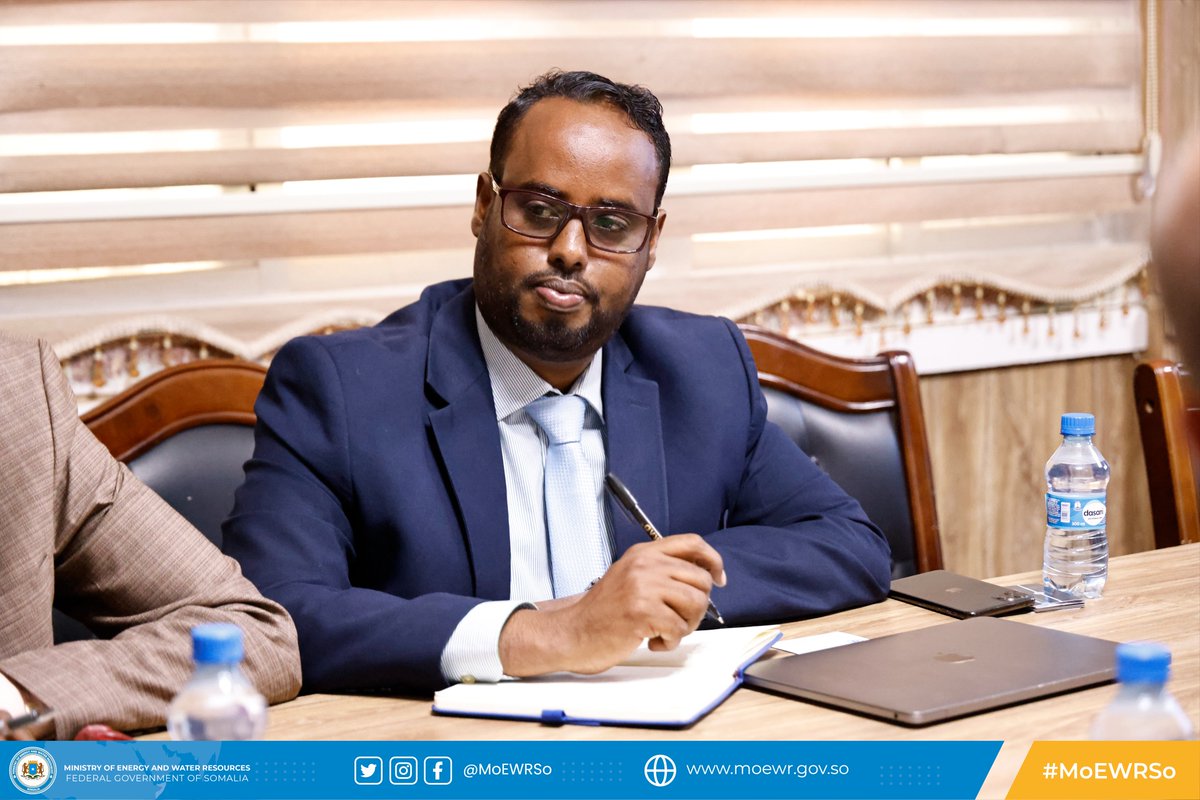 H.E. Minister <a href="/JamaTaqalAbbas/">Jama Taqal Abbas</a> of <a href="/MoEWRSo/">Ministry of Energy and Water Resources Somalia</a> had a bilateral meeting with the acting UN Resident Coordinator <a href="/GConway_UN/">George Conway</a> to discuss the progress of the water sector governance in Somalia and align development priorities with the National Water Resources Strategy. (1/2)